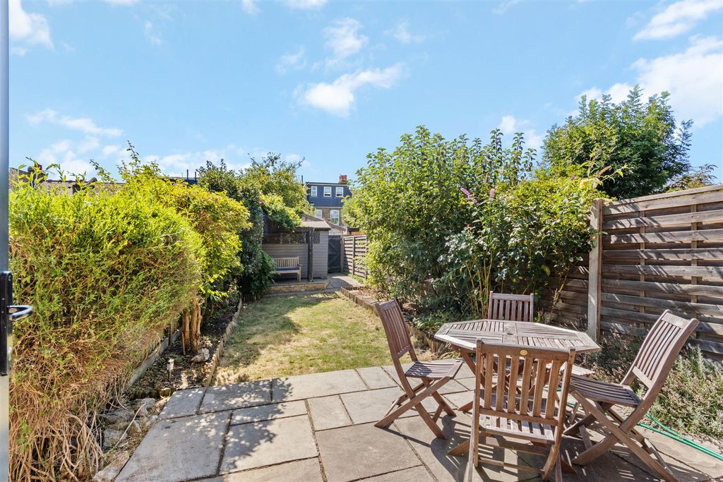 Property photo 3 of 12 Garden