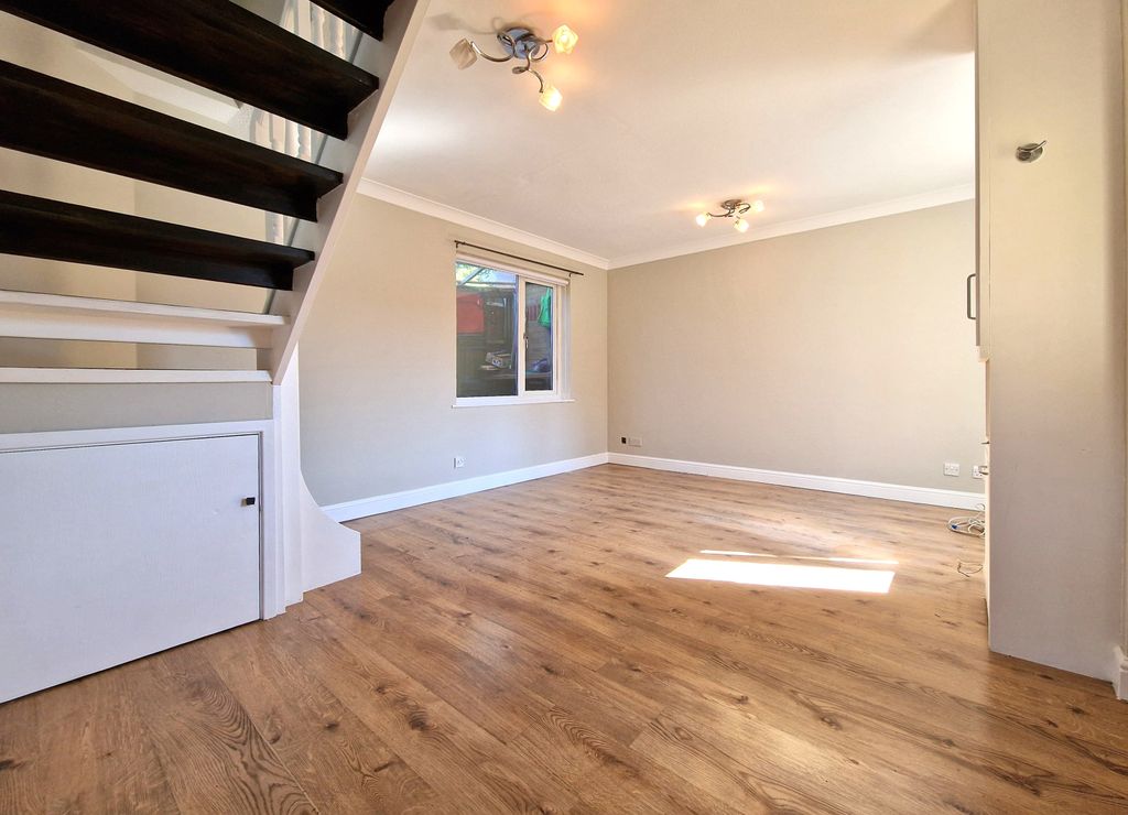 Property photo 3 of 27 Gallery
