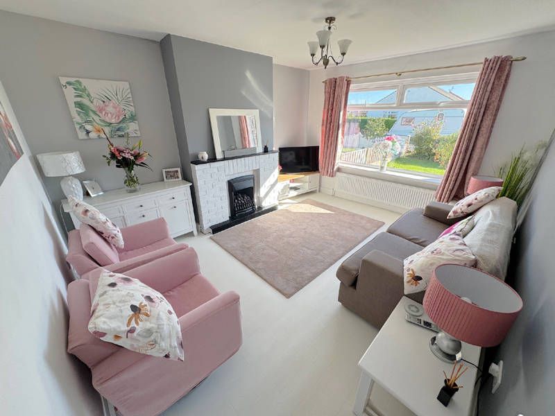 Property photo 3 of 25 Lounge