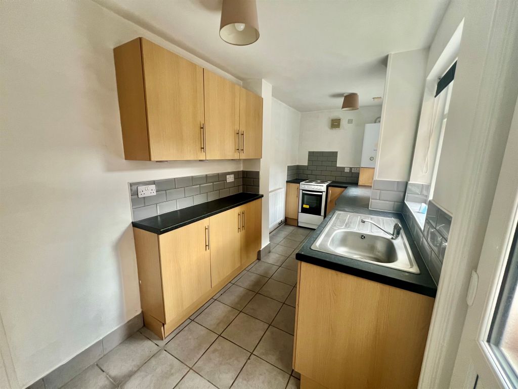 Property photo 3 of 14 Kitchen