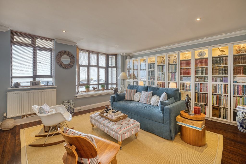 Property photo 2 of 17 Picture 2