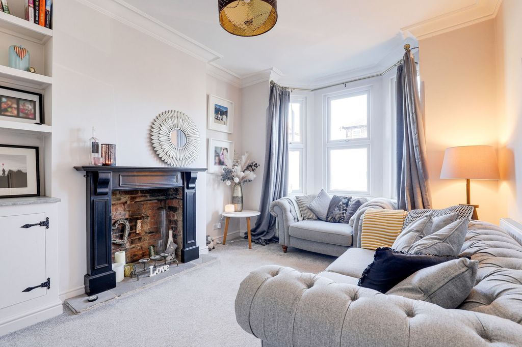 Property photo 2 of 29