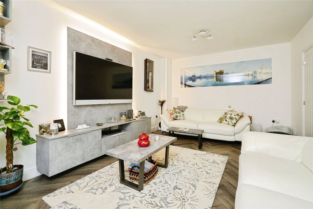 Property photo 3 of 24 Picture No. 32