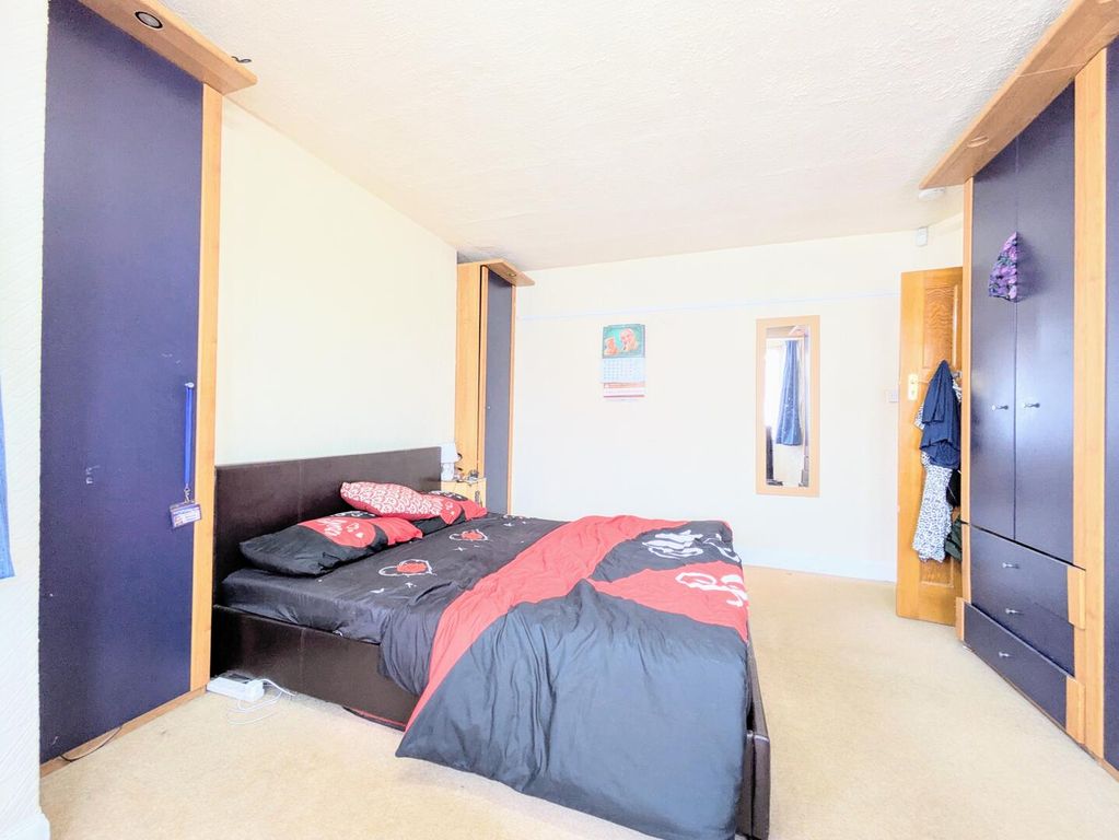 Property photo 2 of 26 Bedroom