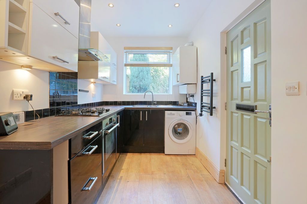 Property photo 3 of 21 Kitchen