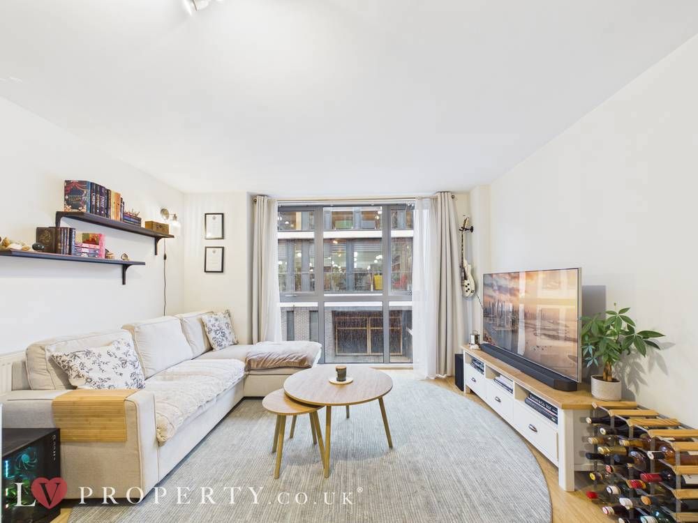 Property photo 1 of 10 Giraffe360-Still006