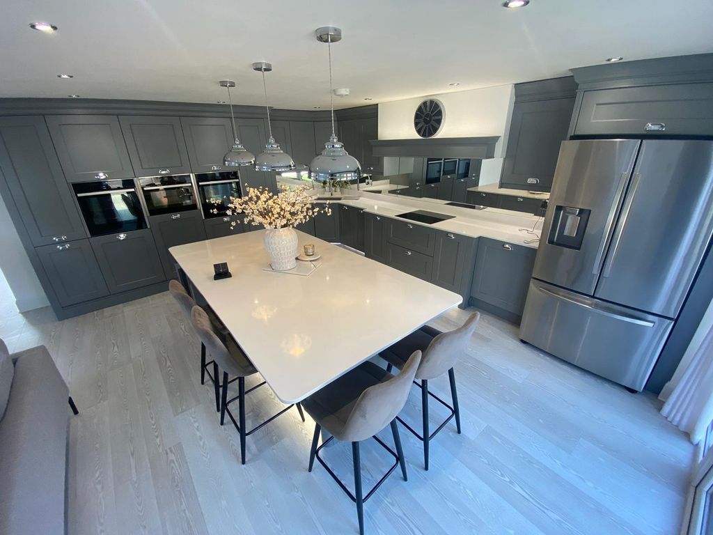 Property photo 2 of 19 Kitchen