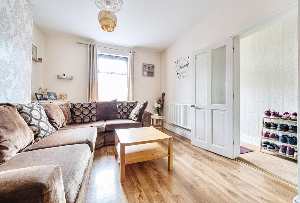 Property photo 3 of 17 1364111-15-68E527...