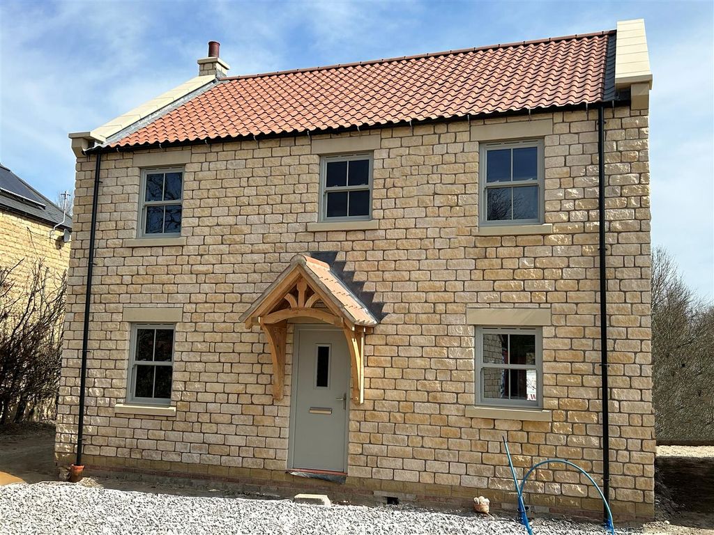 Property photo 1 of 4 Willow Front 2.Jpg