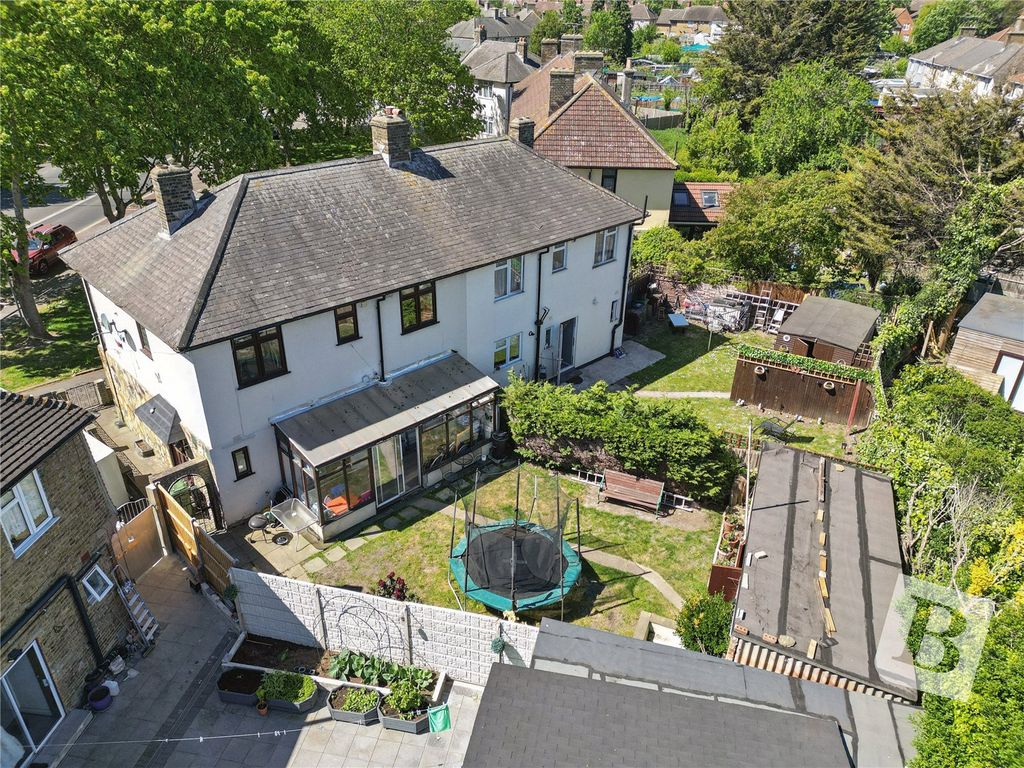 Additional image 4 of 4 bed semi-detached house for saleWood Lane, Dagenham RM8