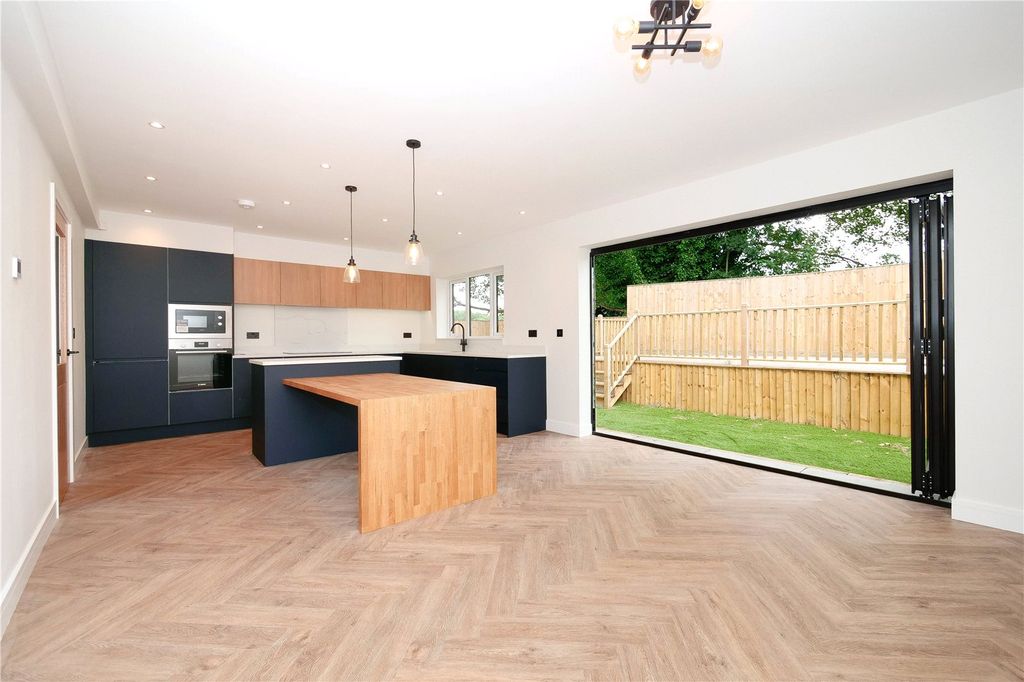 Property photo 2 of 27 Picture No. 03