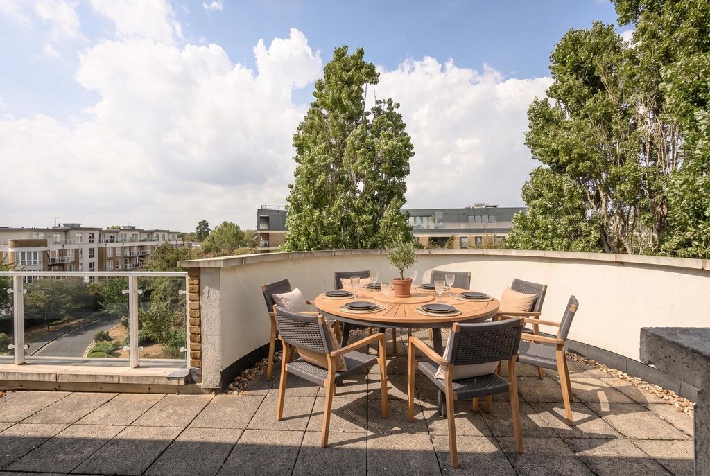 Property photo 3 of 18 Terrace / Patio