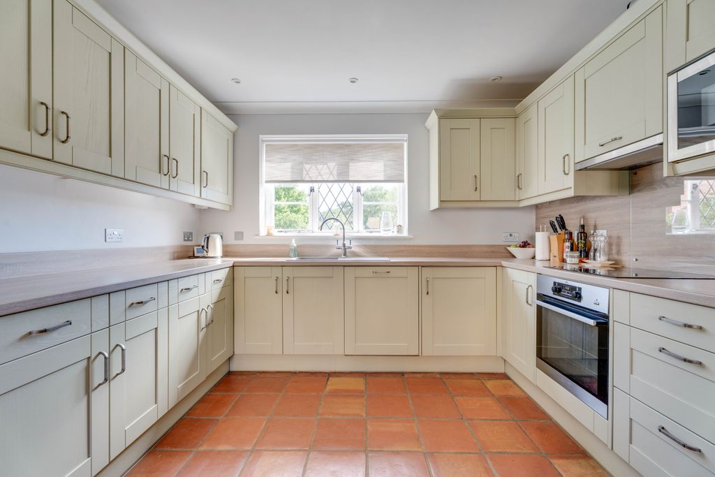 Property photo 3 of 24