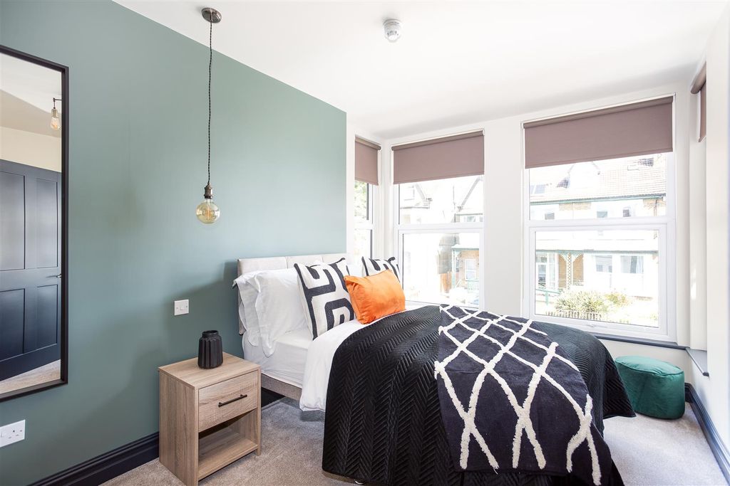 Property photo 3 of 15 150 York Road (4 Of 95).Jpg