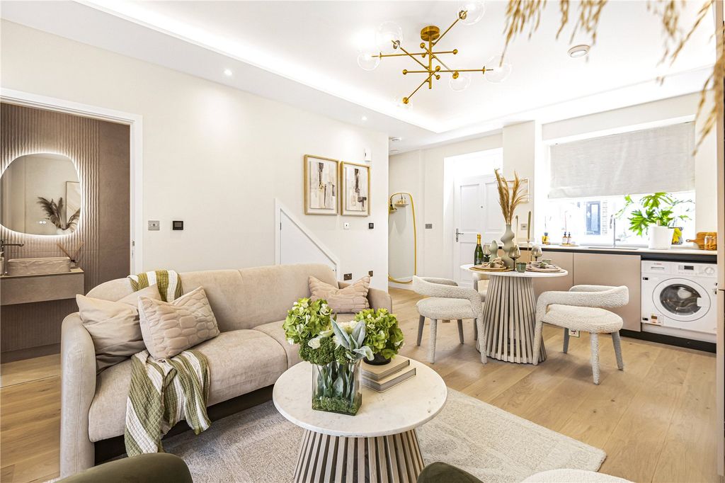 Property photo 3 of 4 Living