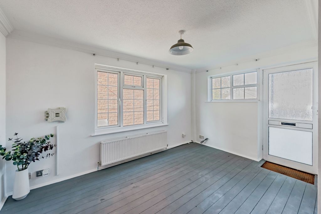 Property photo 2 of 9 Lounge