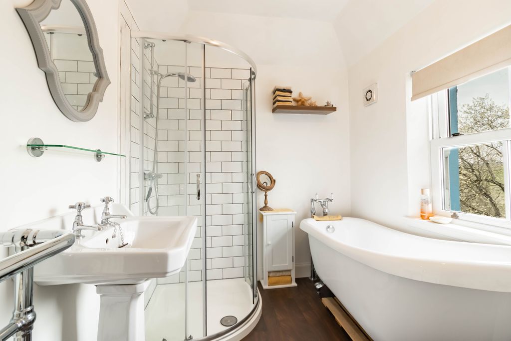 Property photo 3 of 32 Bathroom
