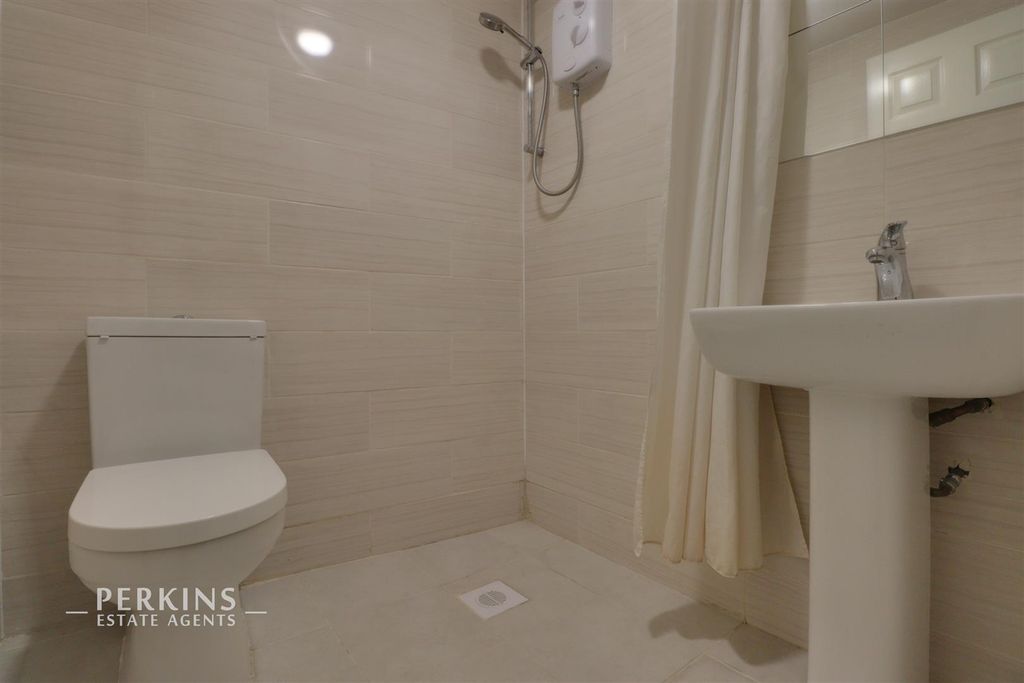 Property photo 3 of 4 Bathroom.Jpg