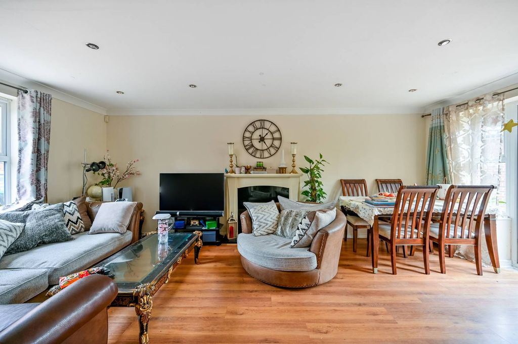 Property photo 3 of 8