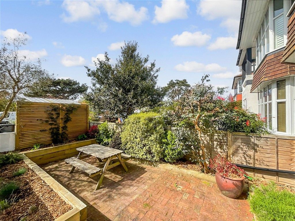 Property photo 1 of 17 Front Garden