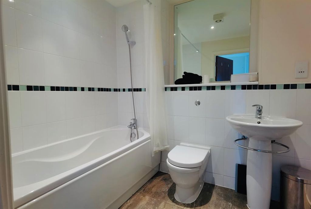 Additional image 9 of 2 bed flat to rentApartment, Meridian Wharf, Trawler Road, Maritime Quarter, Swansea SA1