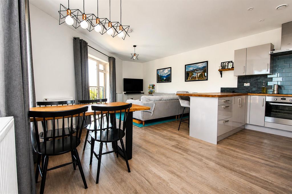 Property photo 1 of 26 Openplan
