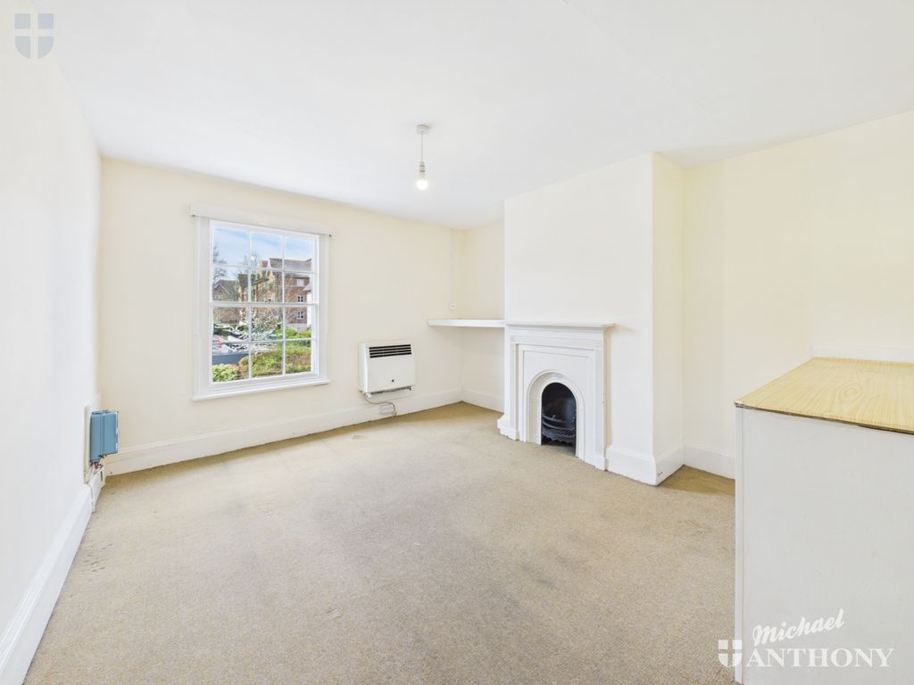 Property photo 2 of 18 Cam03852G0-Pr0244-Still002