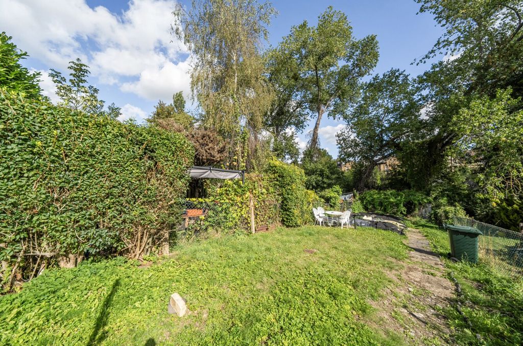 Property photo 3 of 20 1348588-15-68c010...