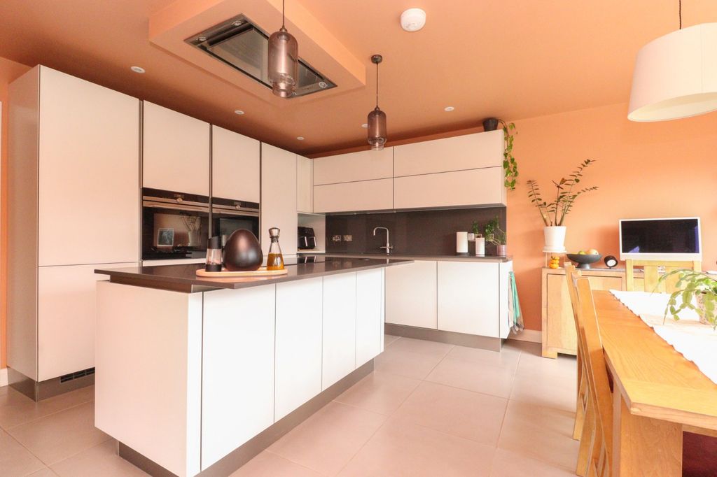 Property photo 2 of 21 Picture 2