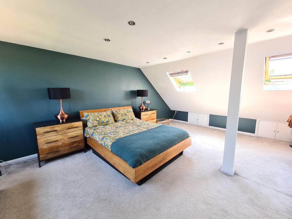 Property photo 3 of 32