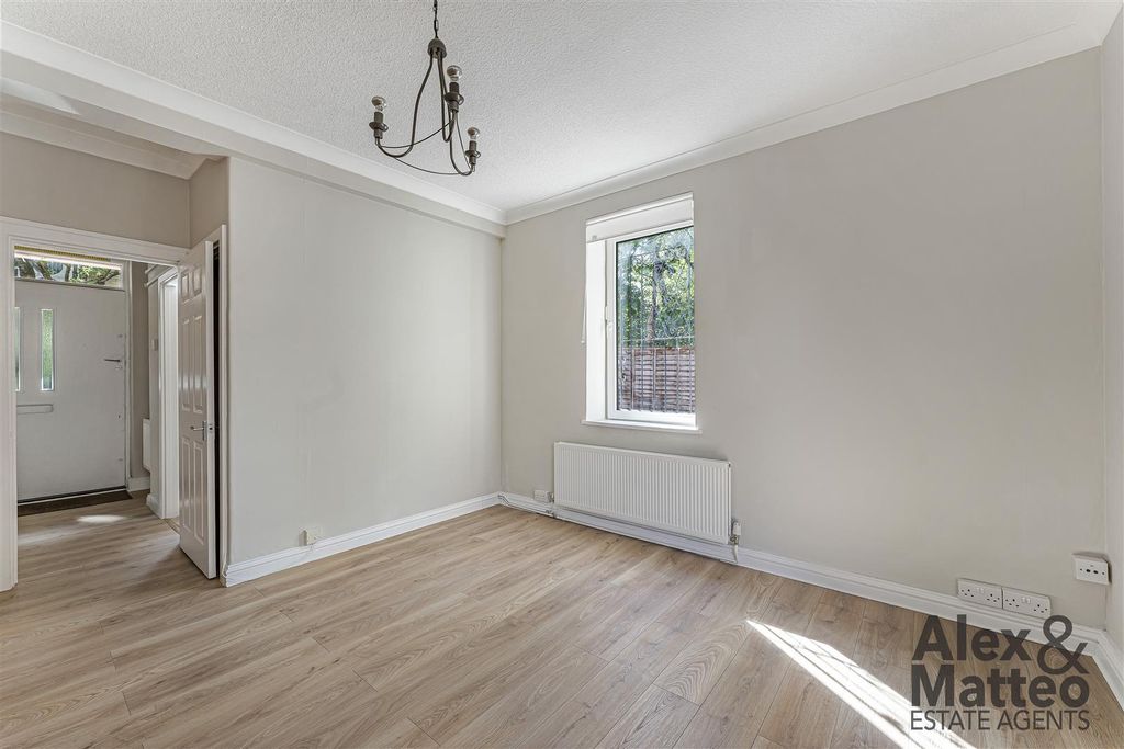 Property photo 3 of 28 Cranbourne House