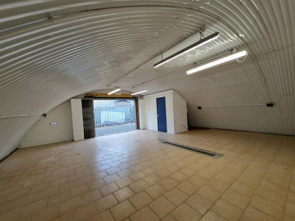 Property photo 2 of 3 An Empty Arch With White Lining