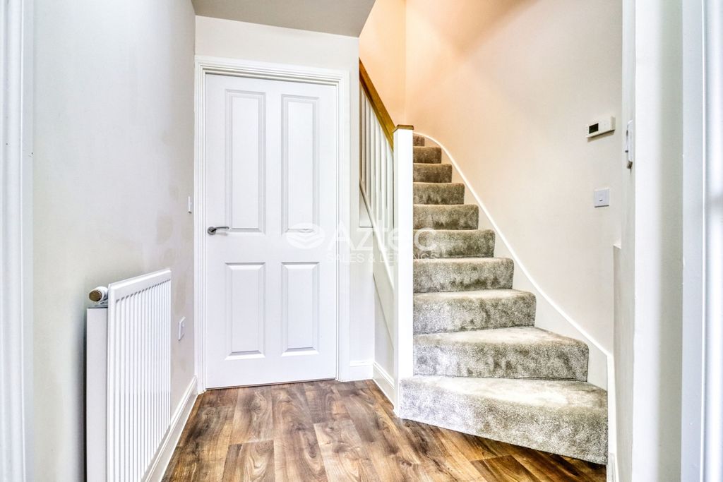 Property photo 2 of 23 Entrance Hallway