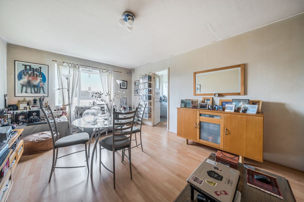 Property photo 3 of 9 Reception