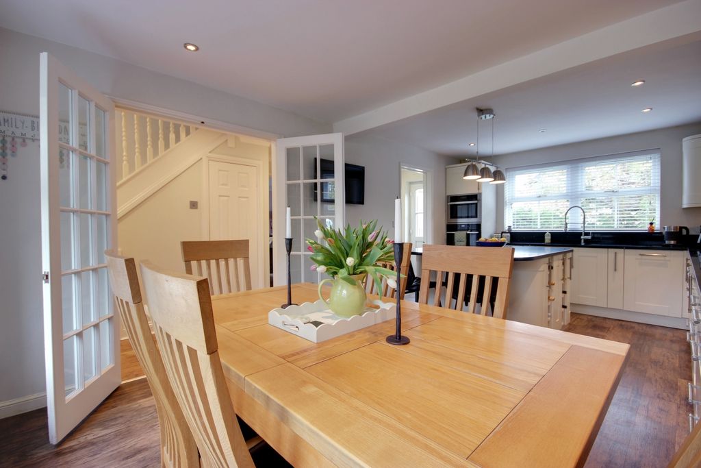 Property photo 3 of 30 1 Kit Din A