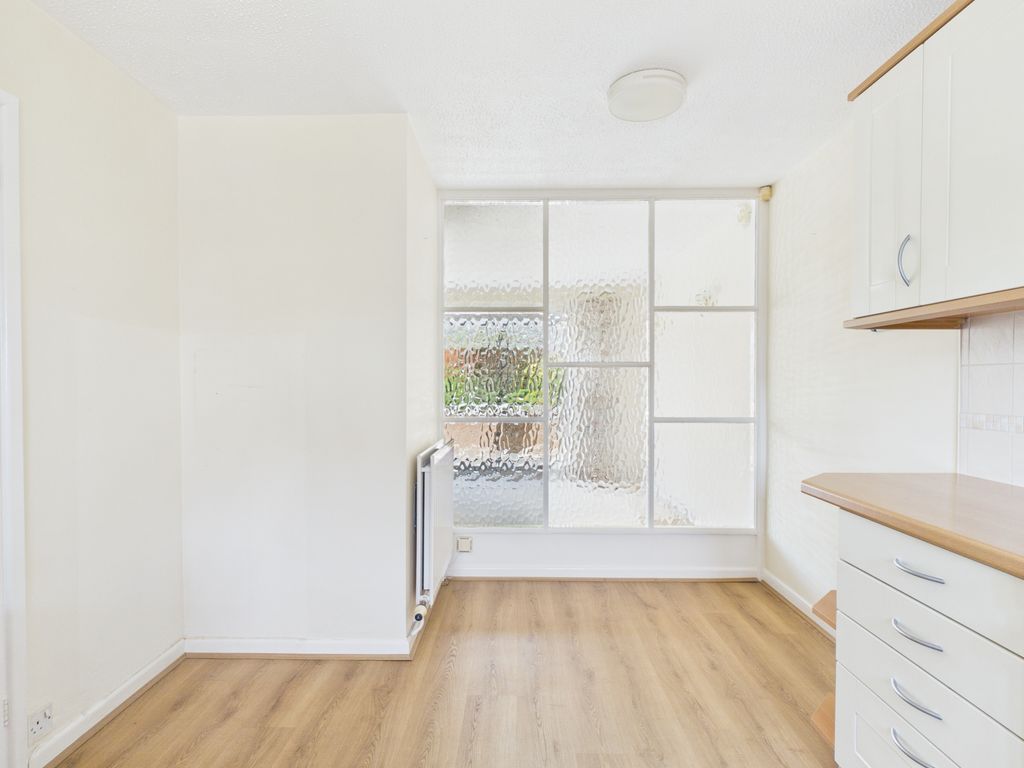 Property photo 3 of 17 Kitchen/Breakfast Room
