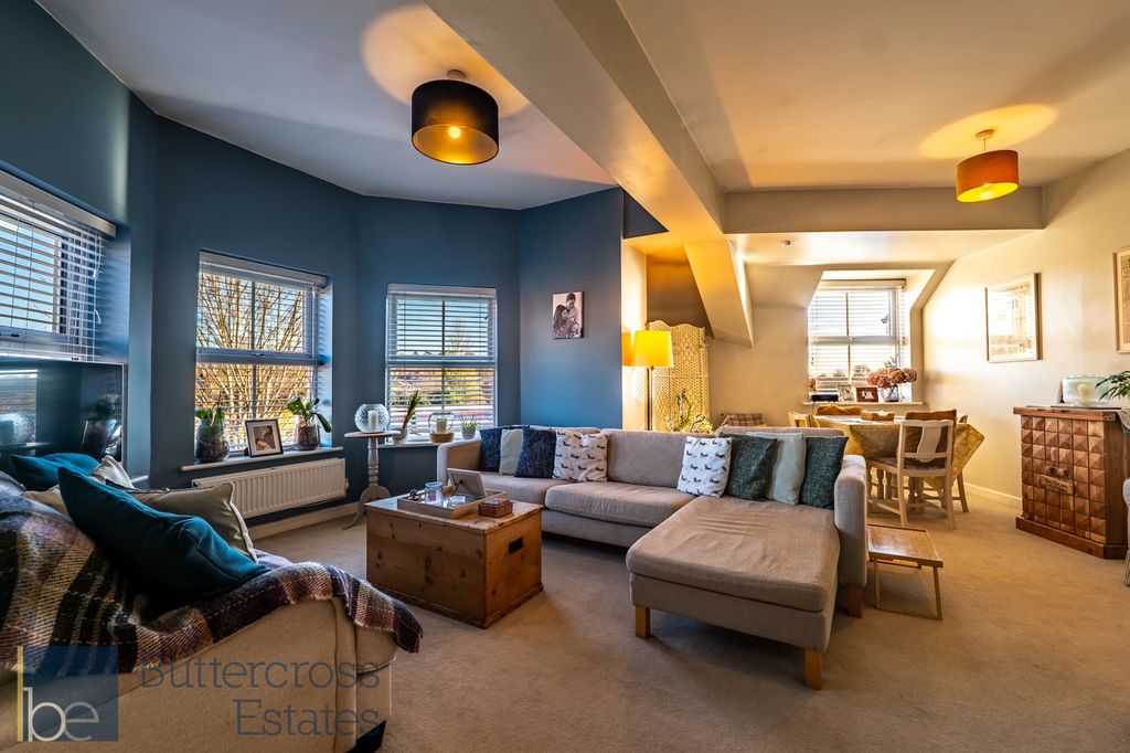 Property photo 2 of 16 Living Room