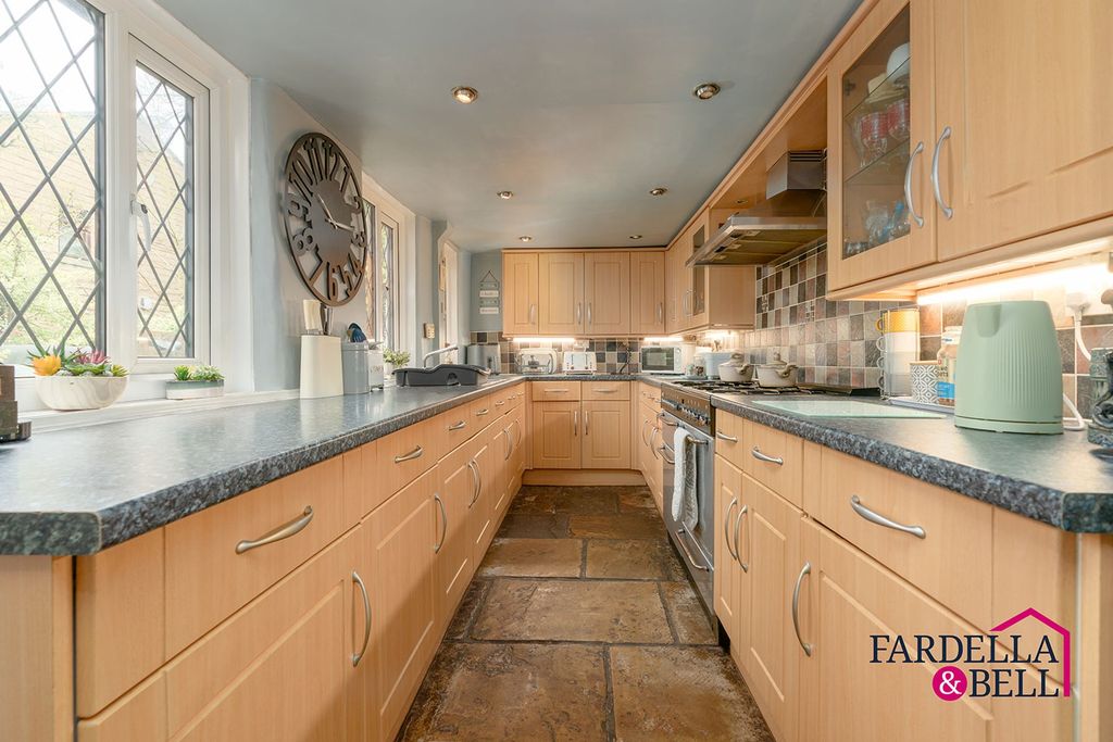 Property photo 2 of 18