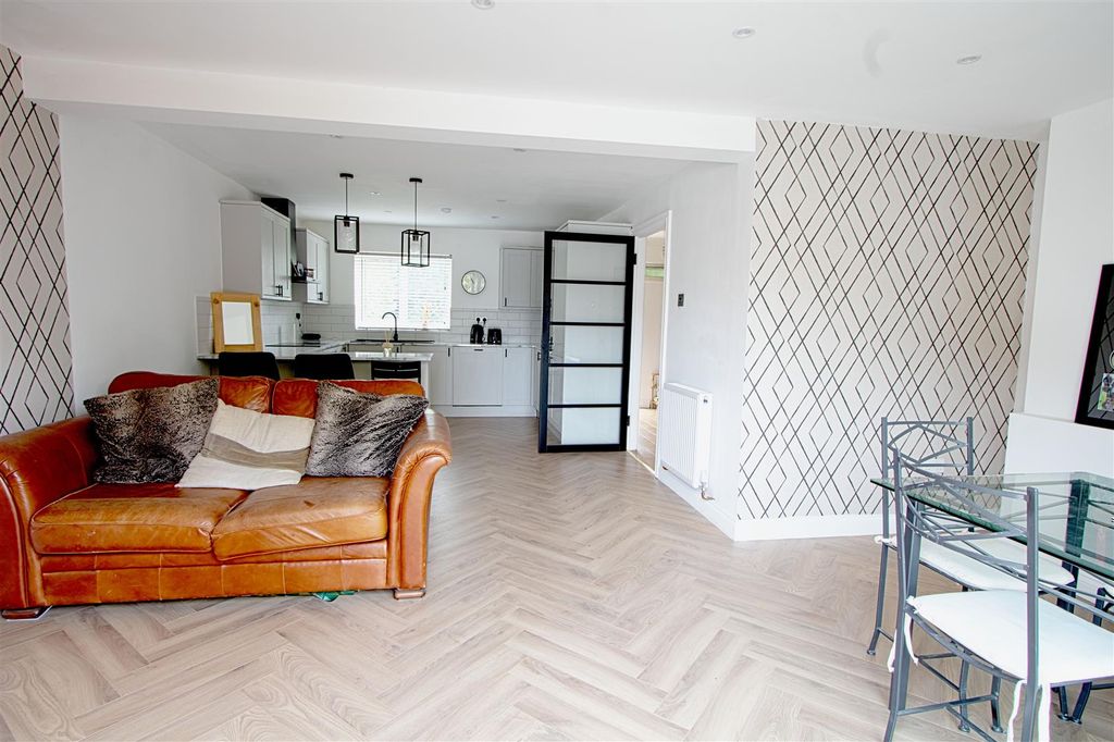 Property photo 3 of 13 Lounge 2.Jpg