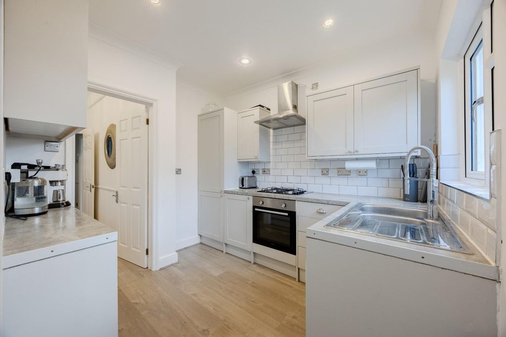 Property photo 3 of 17 Kitchen