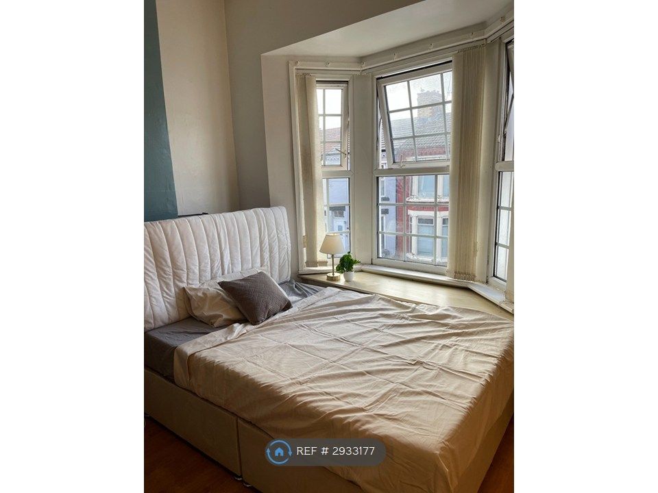 Property photo 2 of 13 Bed