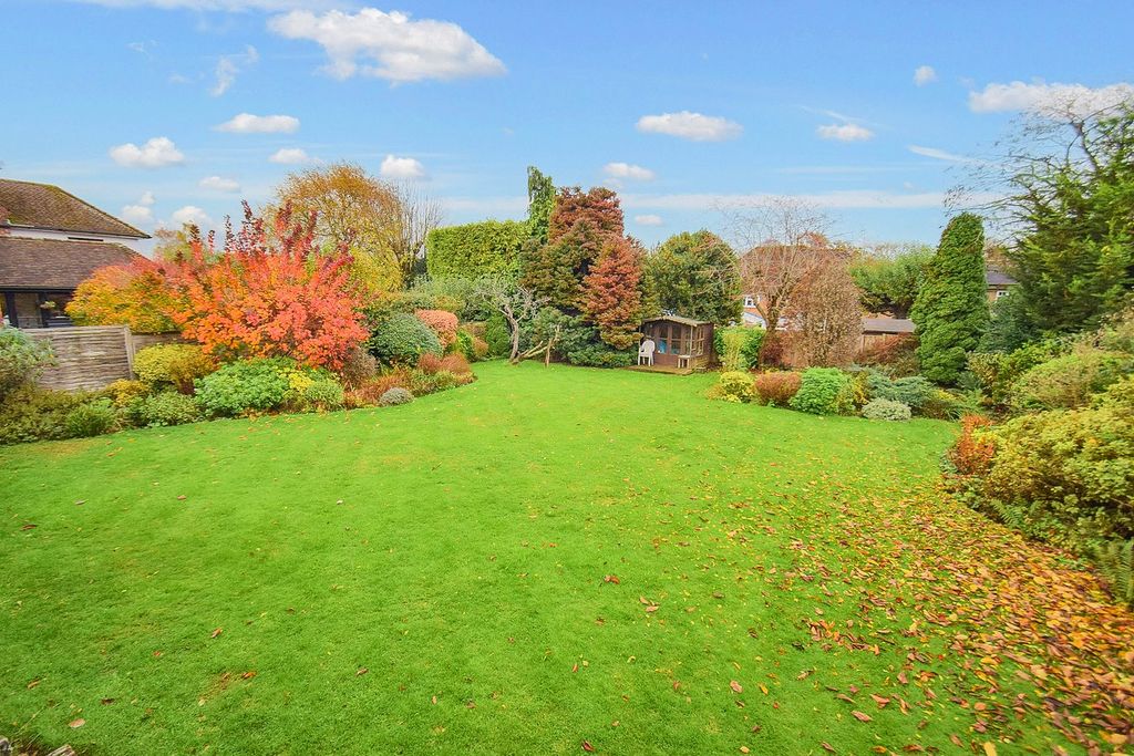 Property photo 3 of 27 Garden