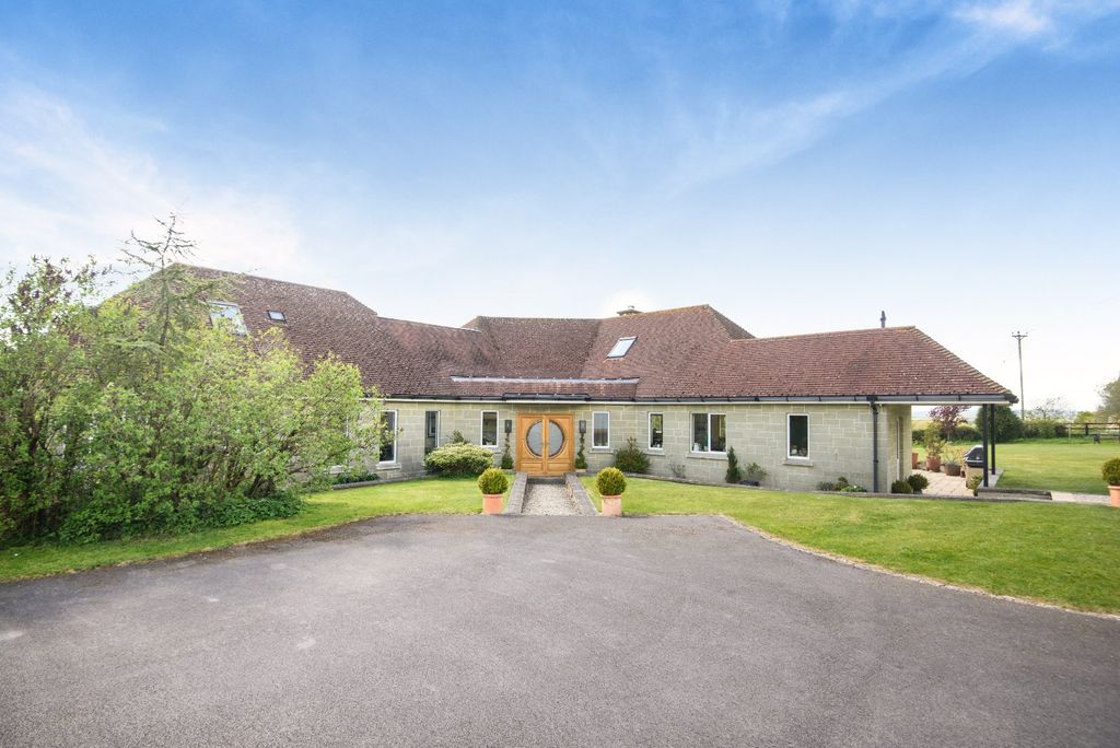 Property photo 3 of 19 Friar Hayes