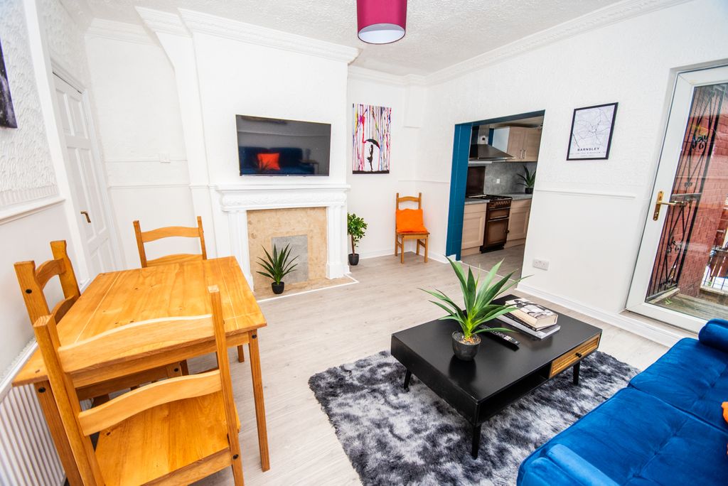 Property photo 2 of 14 Room