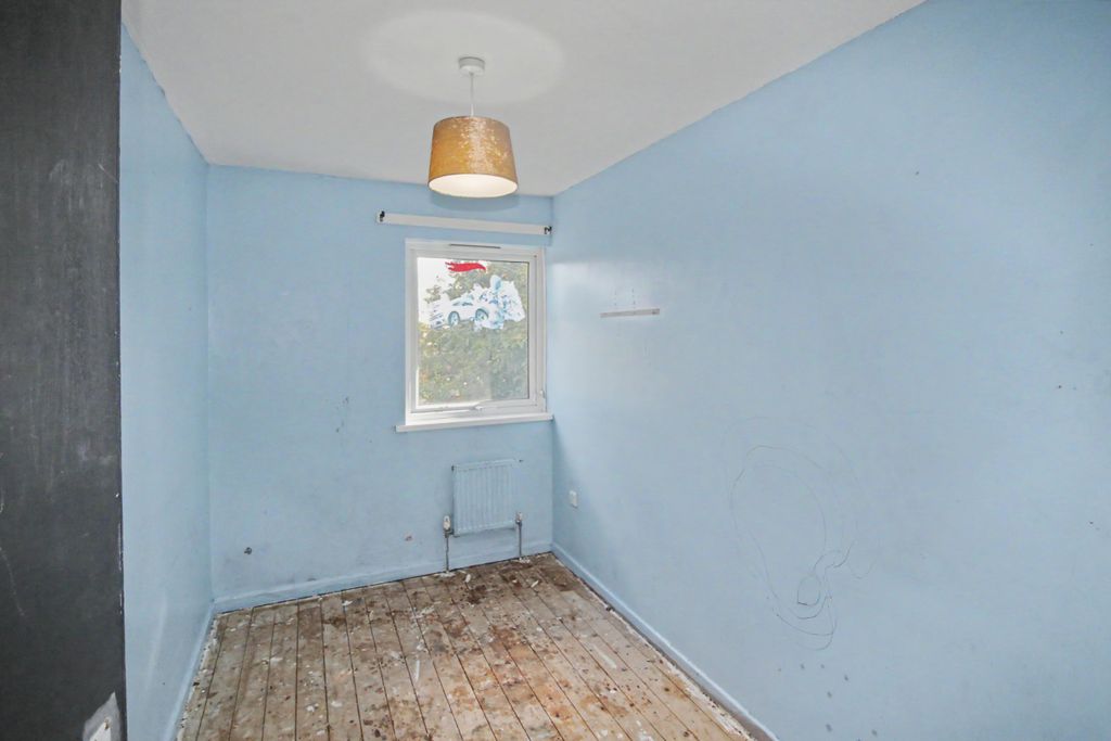 Property photo 3 of 20 23 White Lane, Wibsey Bank, Bradford, West Yorkshire, Bd6 1As