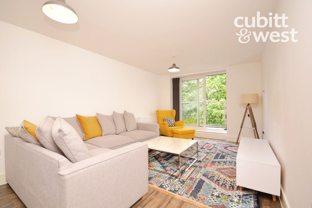 Property photo 2 of 14 Lounge