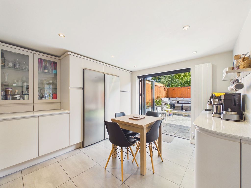 Property photo 2 of 20 Dining Kitchen