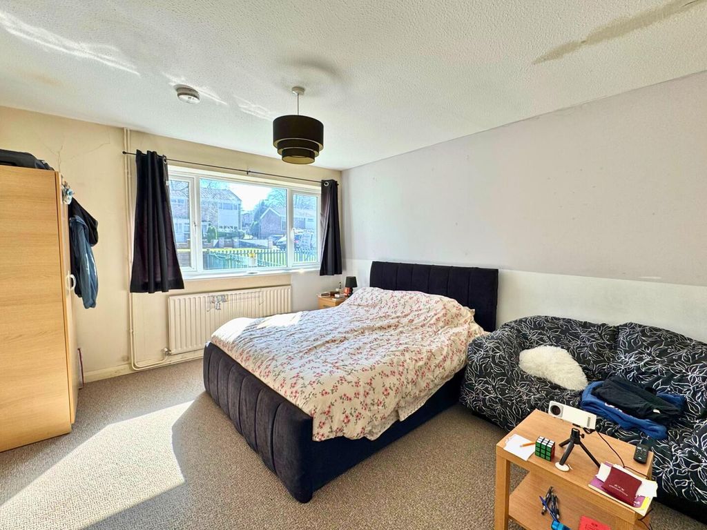 Property photo 2 of 9 Bedroom