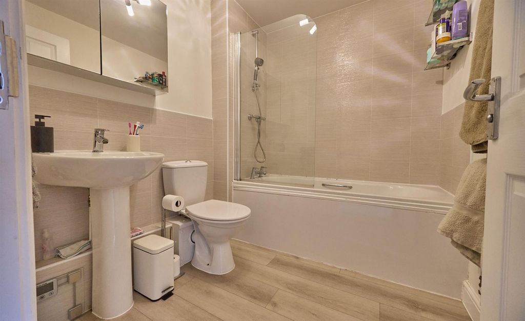 Property photo 3 of 11 Bathroom To Side