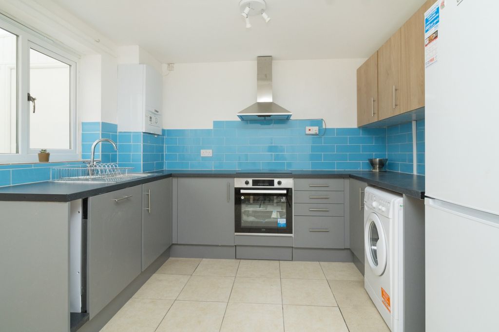 Property photo 3 of 10 1062885